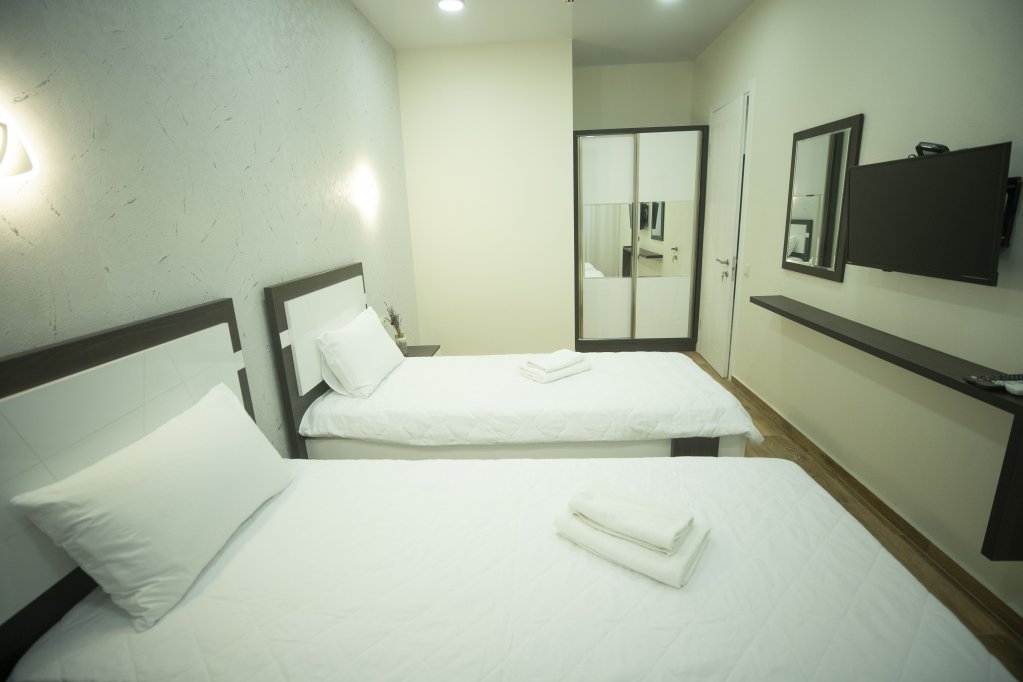 Стандартный трехместный номер в отеле "Comfort Time 17" #1702 id-1015 - аренда апартаментов в Батуми
