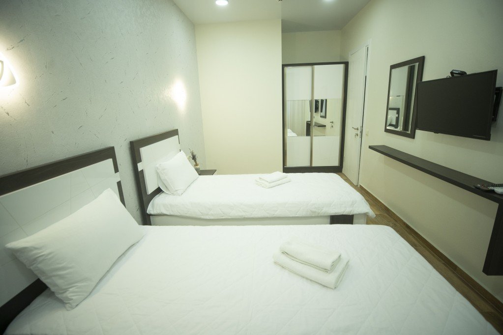 Стандартный трехместный номер в отеле "Comfort Time 17" #1703 id-1018 - аренда апартаментов в Батуми