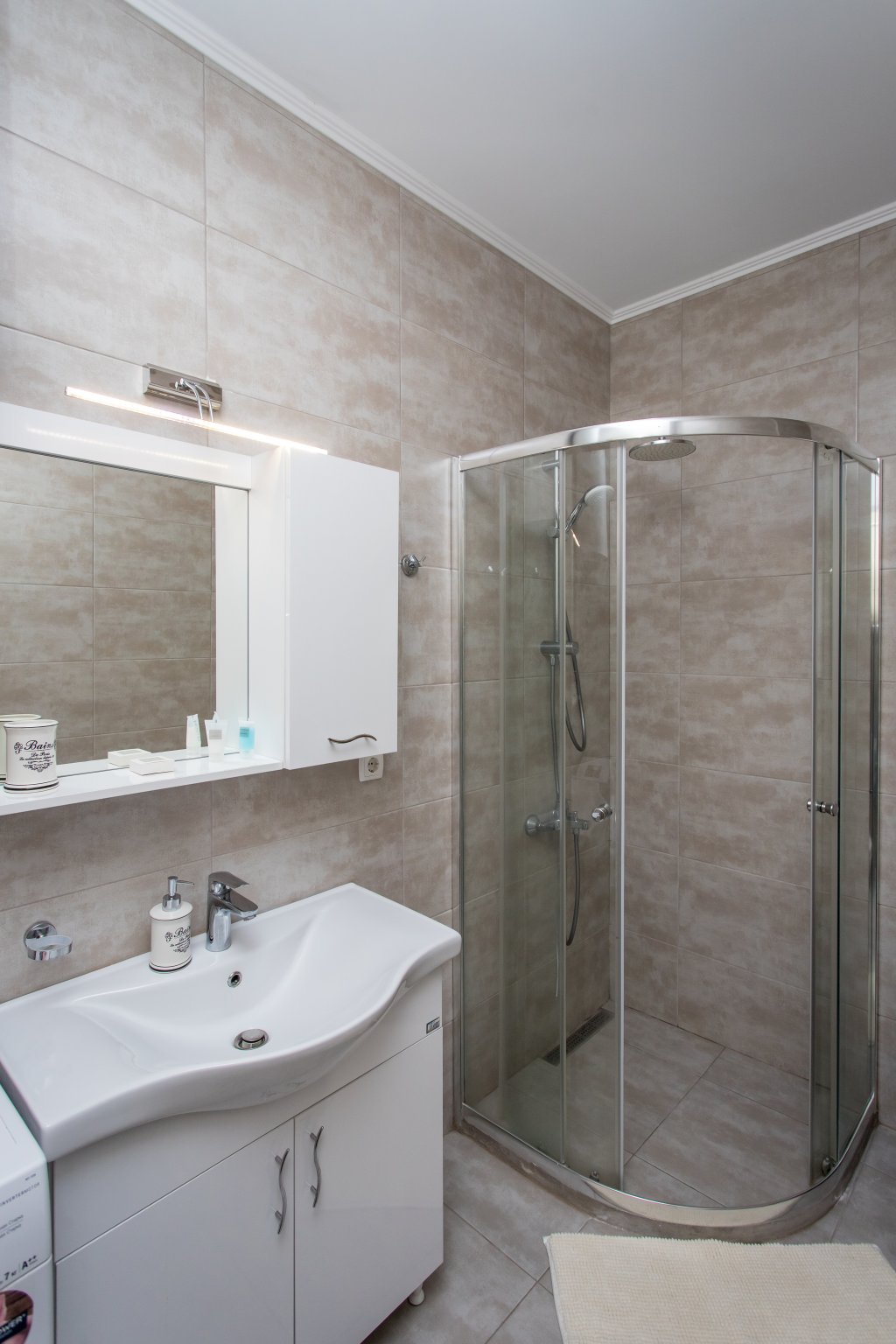 2-bedroom apartment near the beach id-1033 - Batumi Vacation Rentals