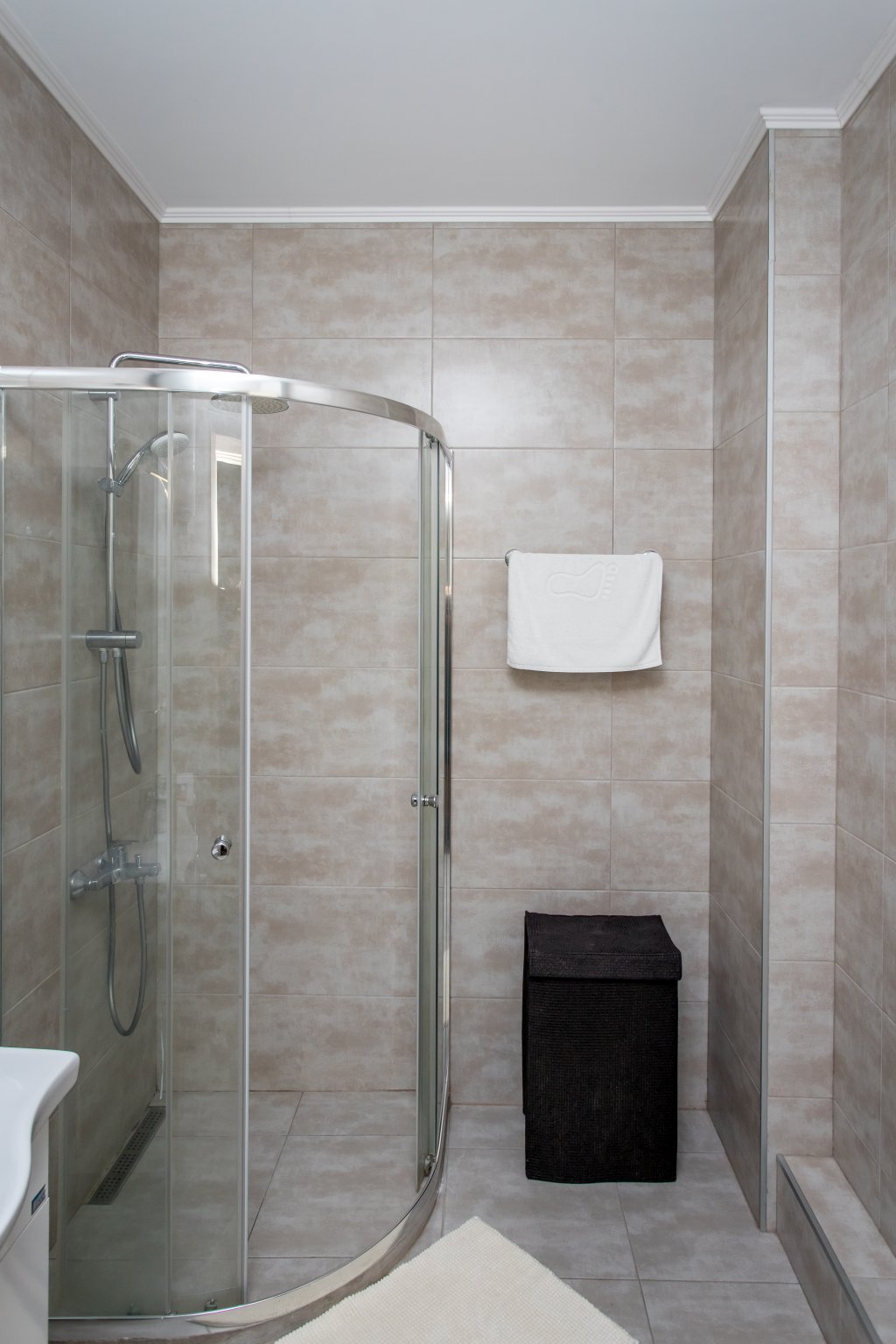 2-bedroom apartment near the beach id-1033 - Batumi Vacation Rentals