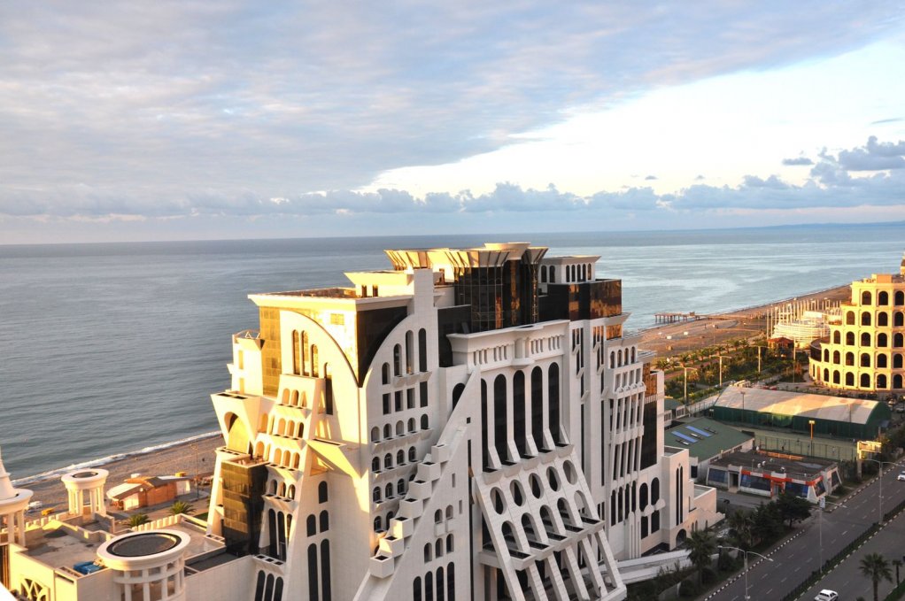 Bright and spacious studio apartment near the sea id-1038 -  rent an apartment in Batumi