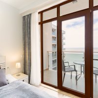 Bright and spacious studio apartment near the sea