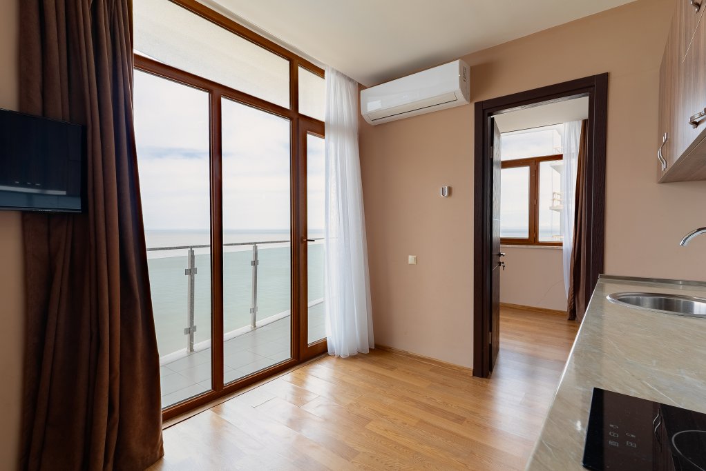 Bright and spacious 1-bedroom apartment near the sea id-1040 -  rent an apartment in Batumi