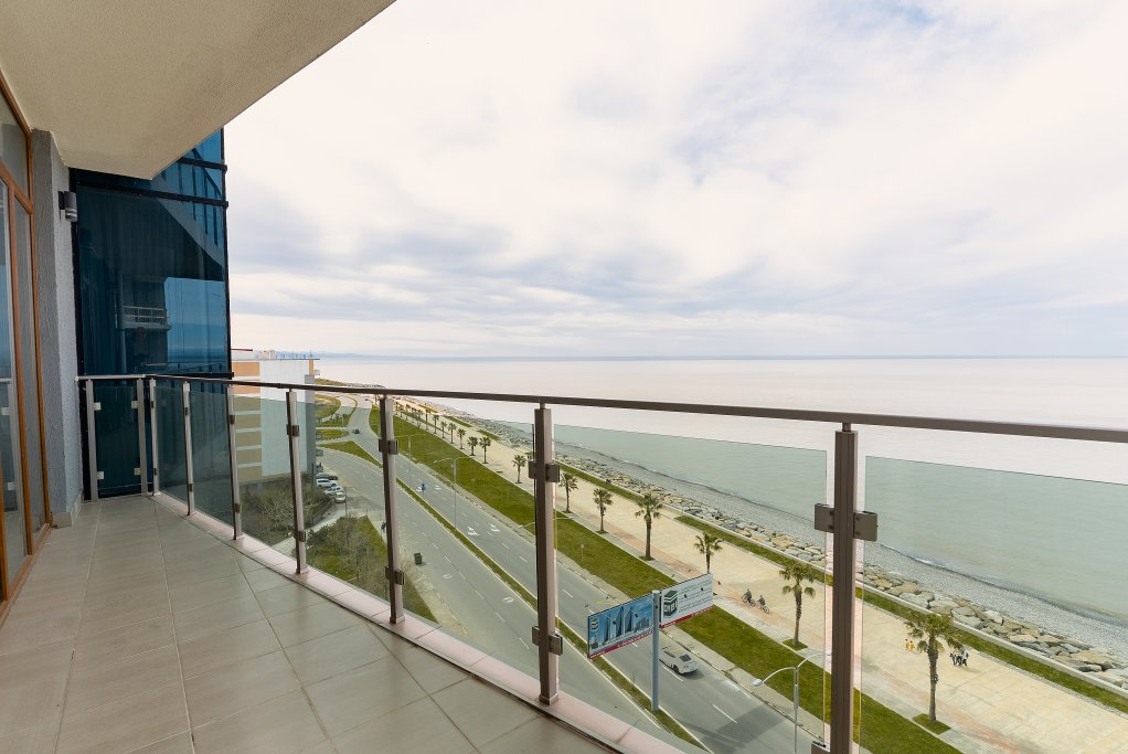 Bright and spacious 1-bedroom apartment near the sea id-1040 -  rent an apartment in Batumi