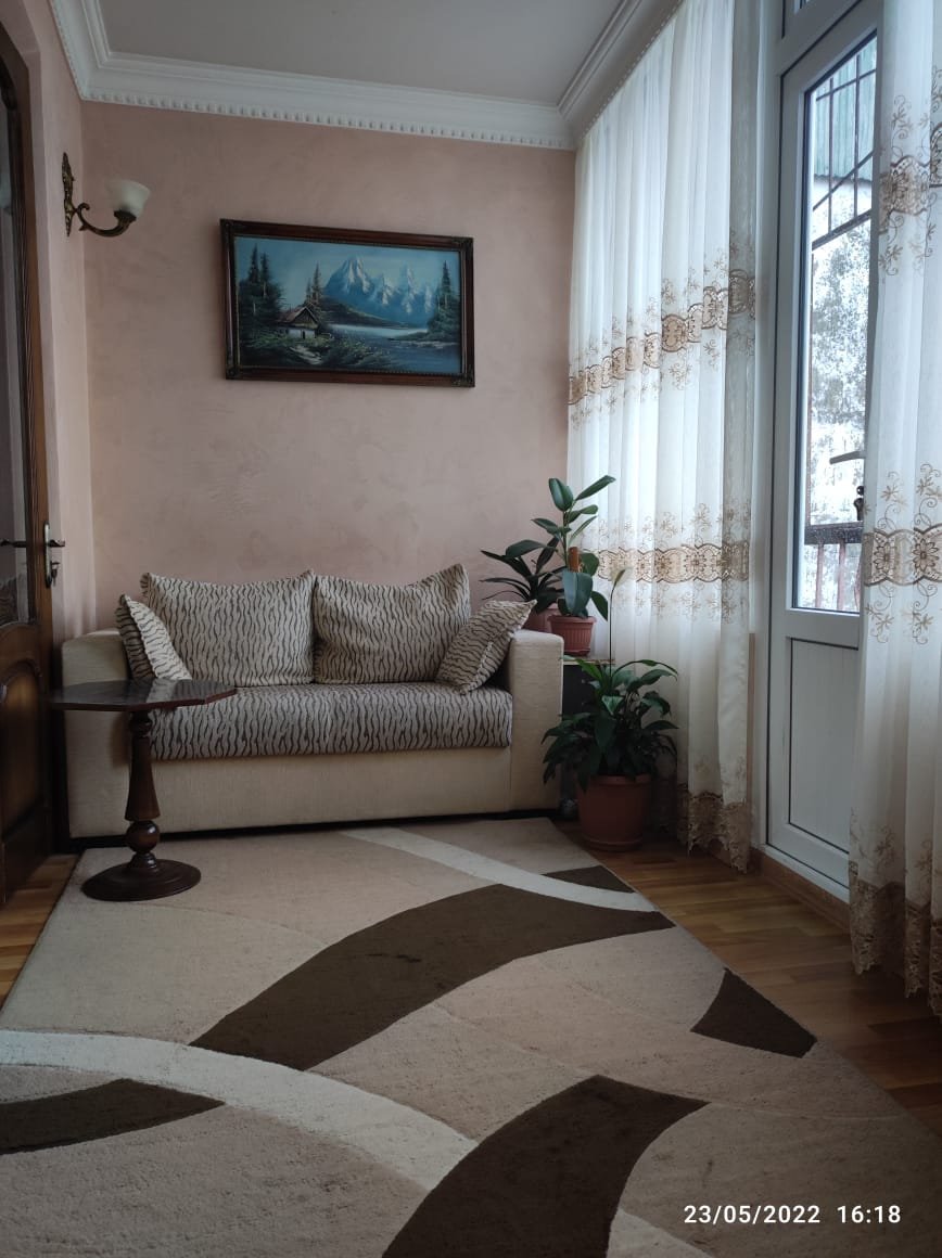 Трёхкомнатная квартира на ул. Х.Абашидзе id-1044 - аренда апартаментов в Батуми