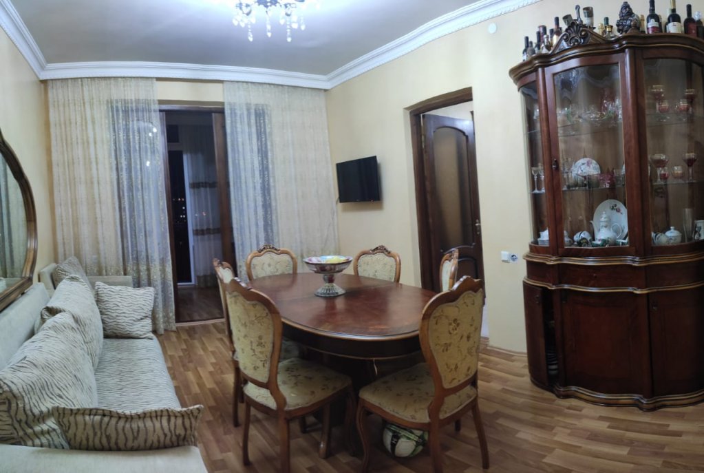 Трёхкомнатная квартира на ул. Х.Абашидзе id-1044 - аренда апартаментов в Батуми