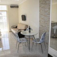 Bright studio apartment near the sea