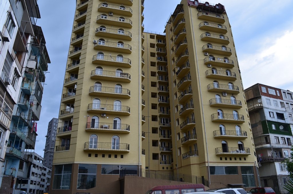 Просторная квартира на проспекте Руставели id-110 - аренда апартаментов в Батуми