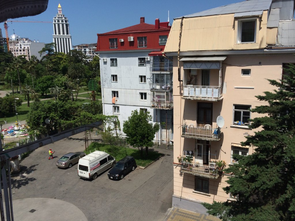 Просторная квартира у Парка 6 Мая id-379 - аренда апартаментов в Батуми