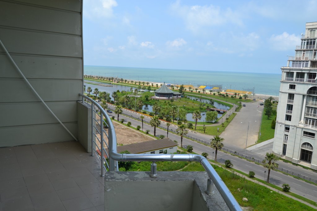 Просторная квартира с видом на море id-395 - аренда апартаментов в Батуми