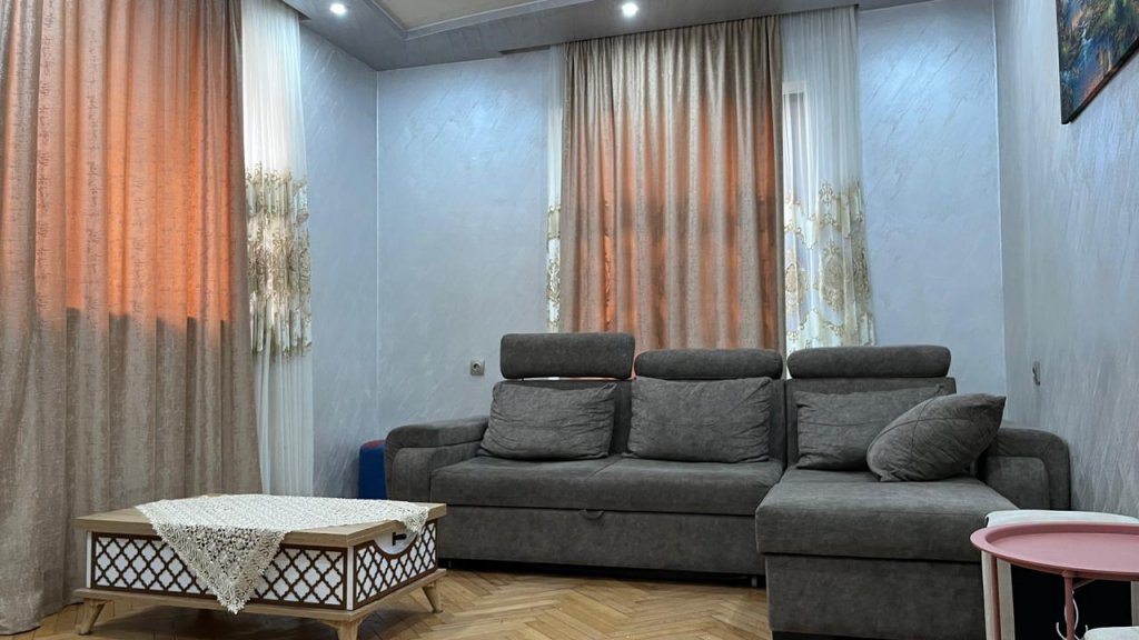 Недорогая трехкомнатная квартира id-400 - аренда апартаментов в Батуми