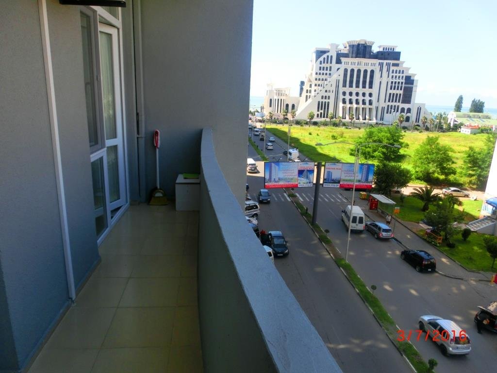 Двухкомнатная квартира с боковым видом на море id-586 - аренда апартаментов в Батуми