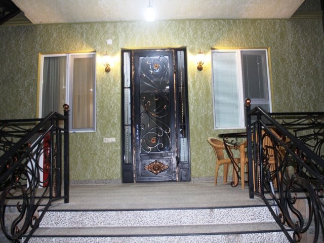 Квартира в частном доме с двором id-887 - аренда апартаментов в Батуми