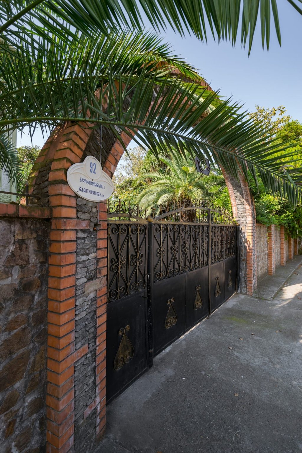 Apartment in a private house with a yard id-888 - Batumi Vacation Rentals