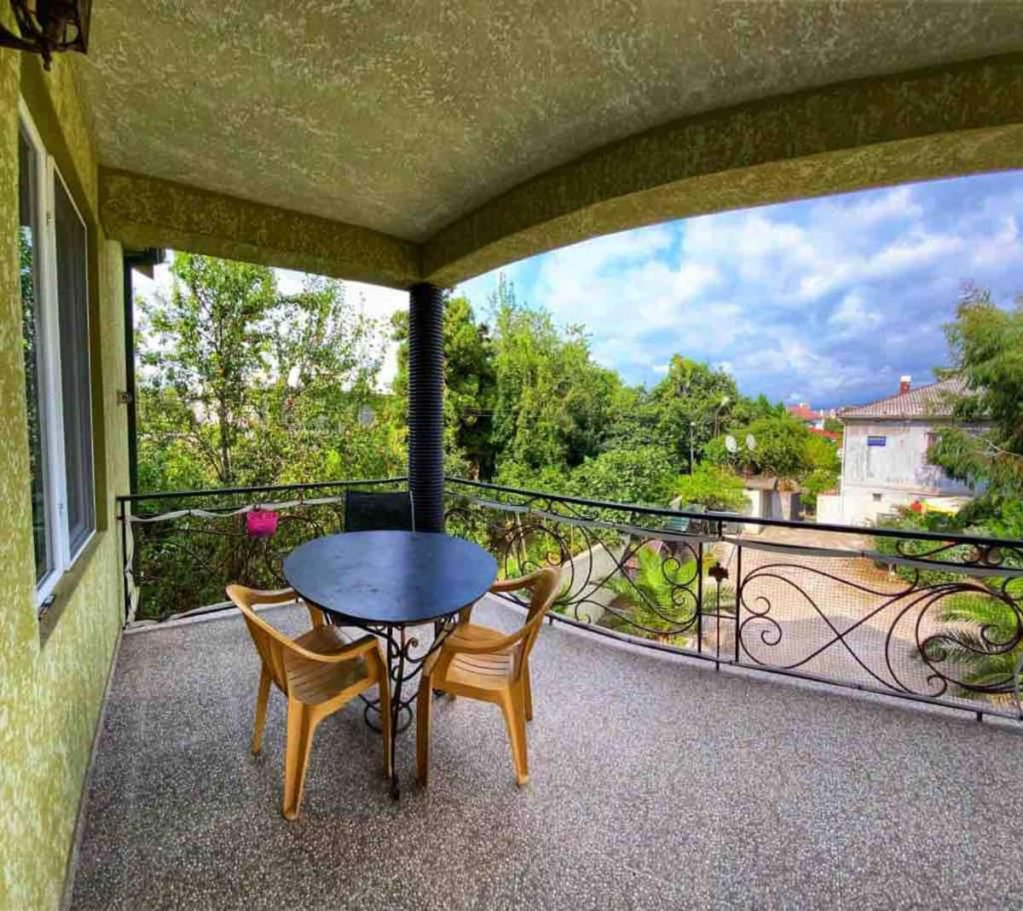 Apartment in a private house with a yard id-888 - Batumi Vacation Rentals